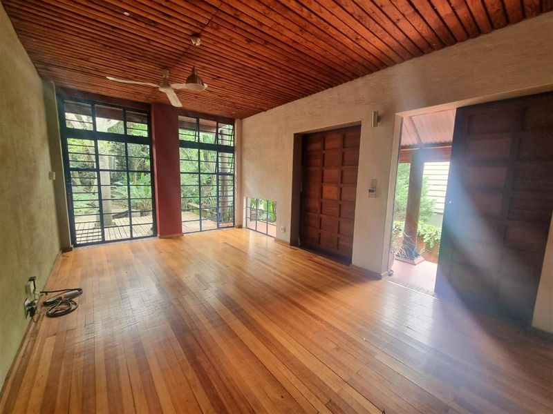 Natural light and rustic charm - Photo 7