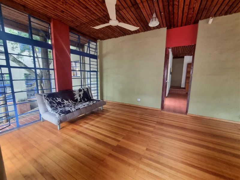 Natural light and rustic charm - Photo 10