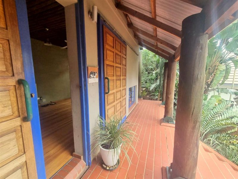 Natural light and rustic charm - Photo 5