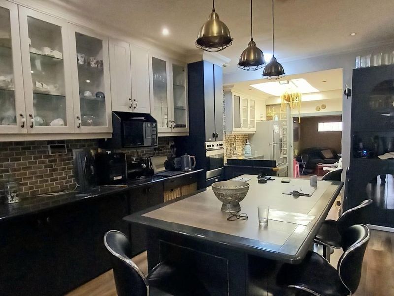 House Under Offer in Maitland Cape Town - Photo 10