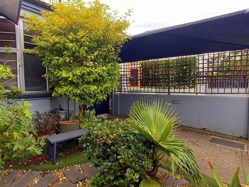 House Under Offer in Maitland Cape Town - Photo 2