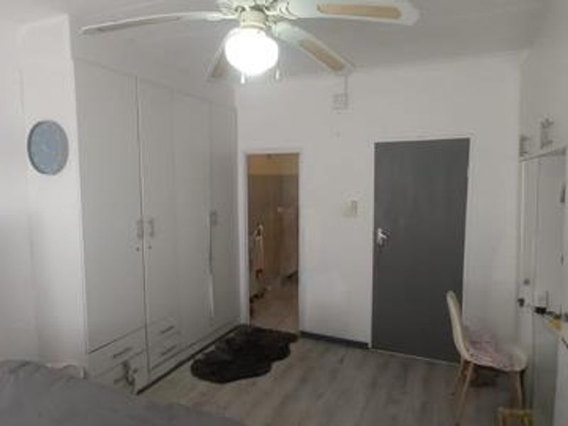 Two bed Townhouse, low maintenance, Marine drive - Photo 9