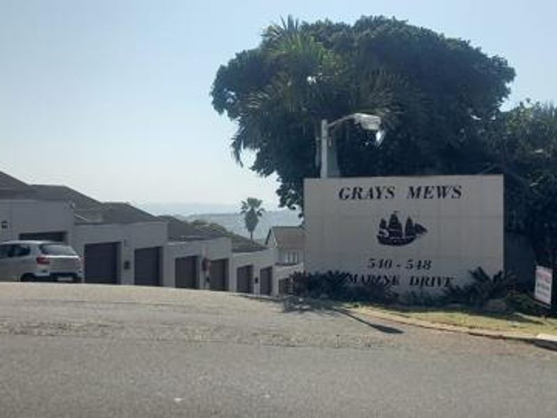 Two bed Townhouse, low maintenance, Marine drive - Photo 3