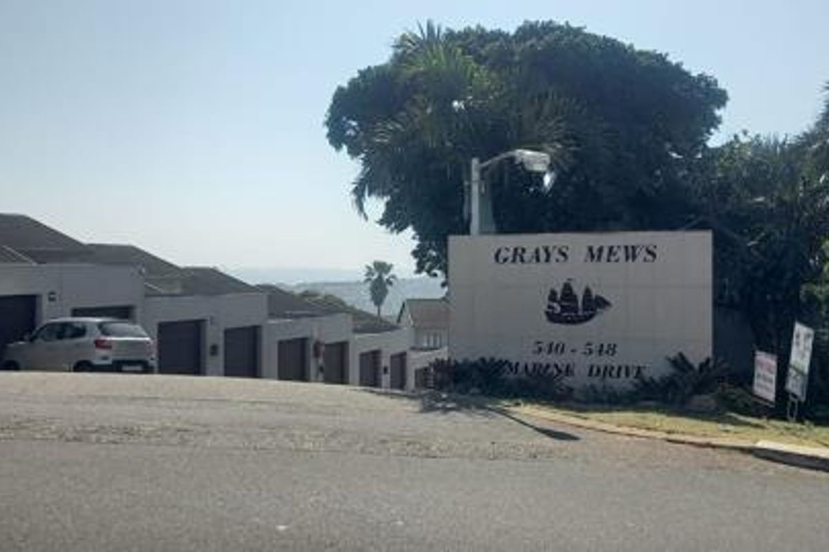 Two bed Townhouse, low maintenance, Marine drive - Photo 3