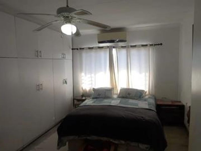 Two bed Townhouse, low maintenance, Marine drive - Photo 8