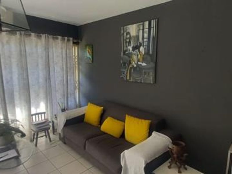 Two bed Townhouse, low maintenance, Marine drive - Photo 6