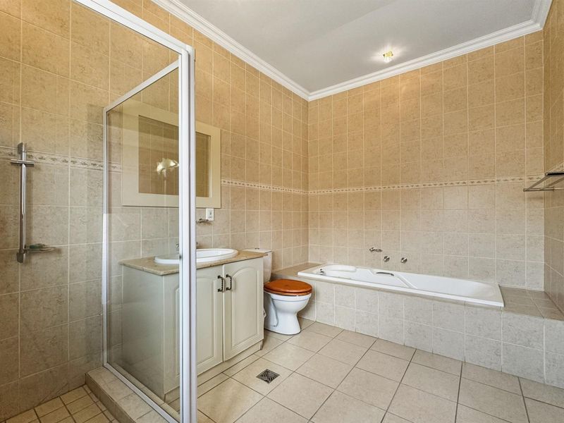 Exceptional 6 Bedroom Luxury Estate Home in Beverley Sandton Estate - Photo 9