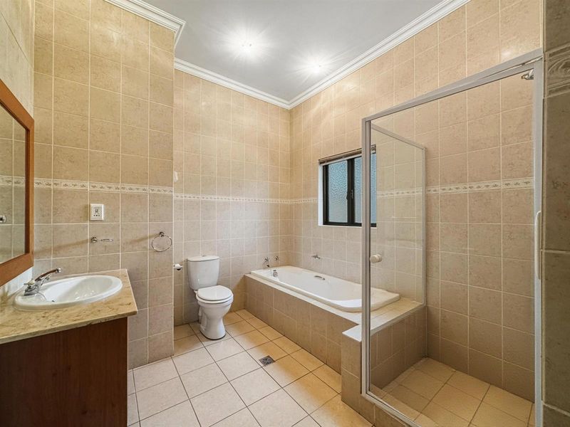 Exceptional 6 Bedroom Luxury Estate Home in Beverley Sandton Estate - Photo 7