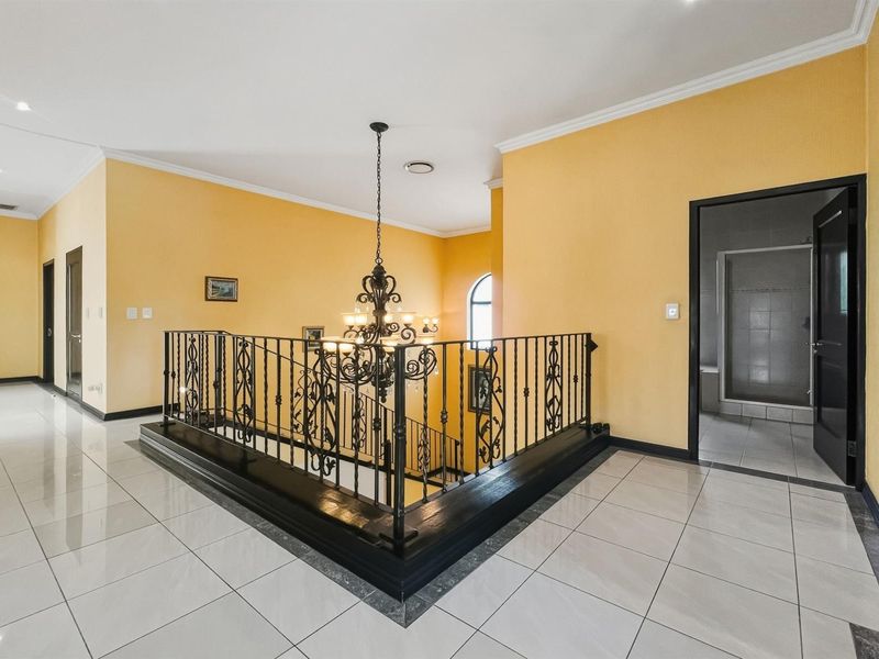 Exceptional 6 Bedroom Luxury Estate Home in Beverley Sandton Estate - Photo 5
