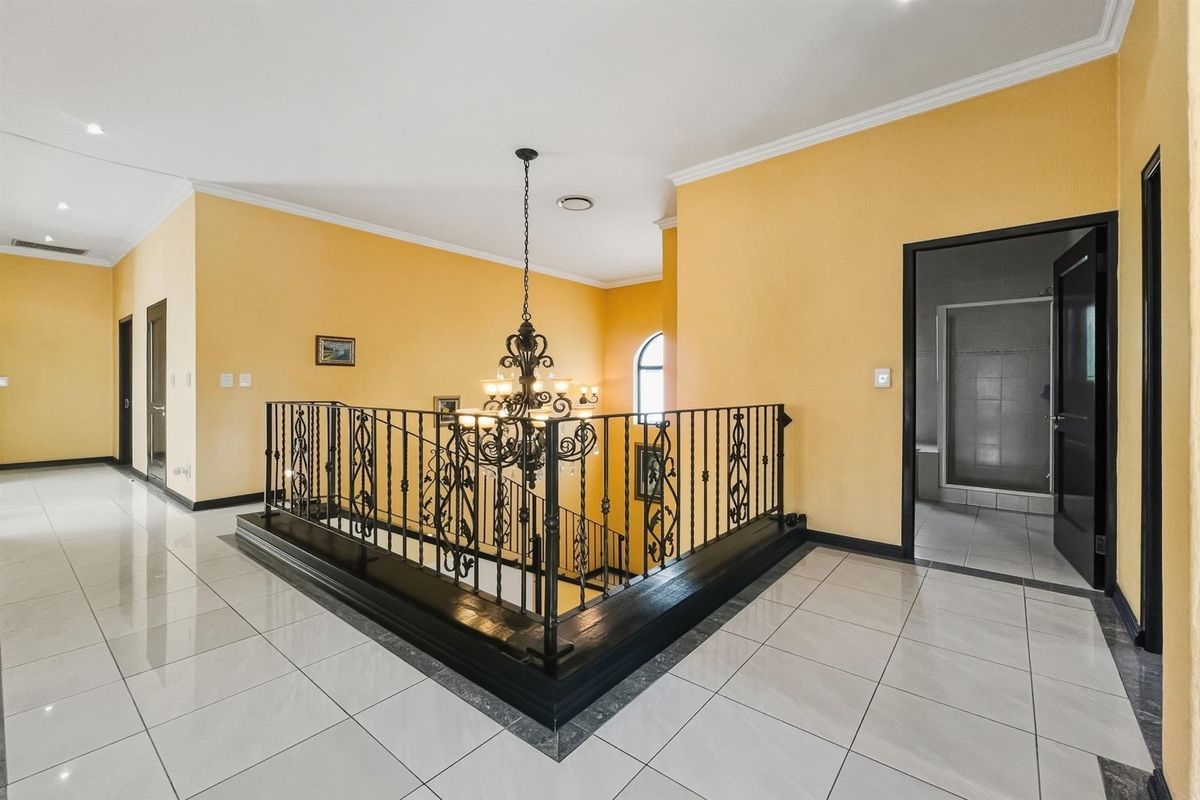 Exceptional 6 Bedroom Luxury Estate Home in Beverley Sandton Estate - Photo 5