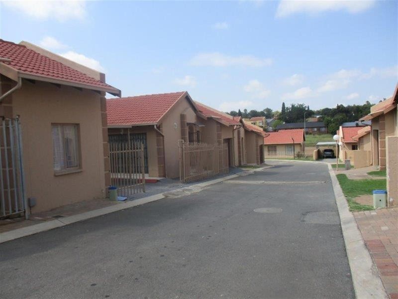 House For Sale in Birchleigh North, Kempton Park - Photo 2