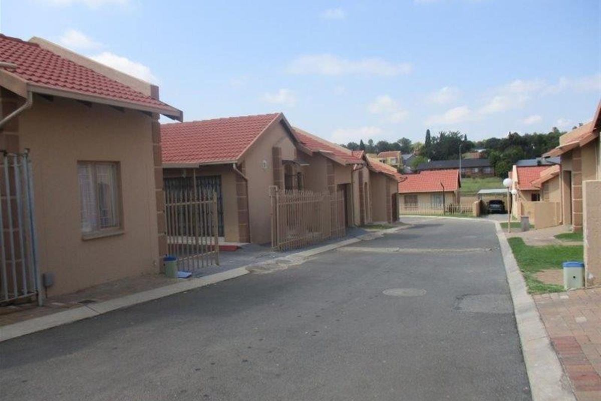 House For Sale in Birchleigh North, Kempton Park - Photo 2