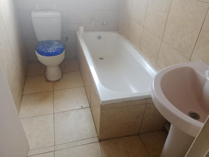 3 Bedroom House with a Garage To Rent in Philip Nel Park, Pretoria West - Photo 8