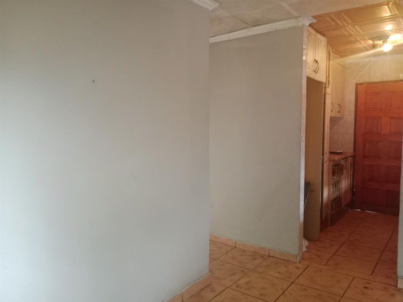 3 Bedroom House with a Garage To Rent in Philip Nel Park, Pretoria West - Photo 6