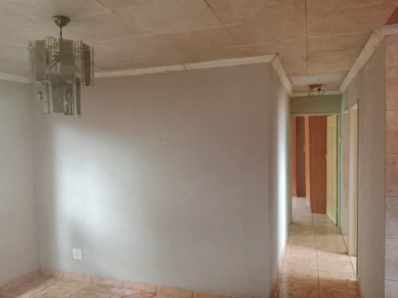 3 Bedroom House with a Garage To Rent in Philip Nel Park, Pretoria West - Photo 7