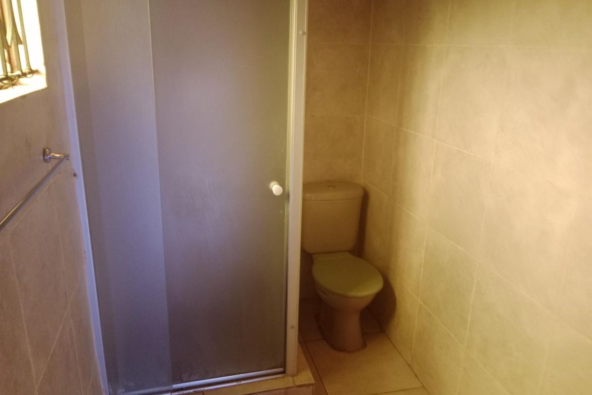 3 Bedroom House with a Garage To Rent in Philip Nel Park, Pretoria West - Photo 3