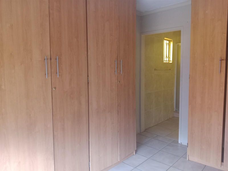 3 Bedroom House with a Garage To Rent in Philip Nel Park, Pretoria West - Photo 4