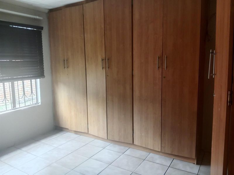 3 Bedroom House with a Garage To Rent in Philip Nel Park, Pretoria West - Photo 5