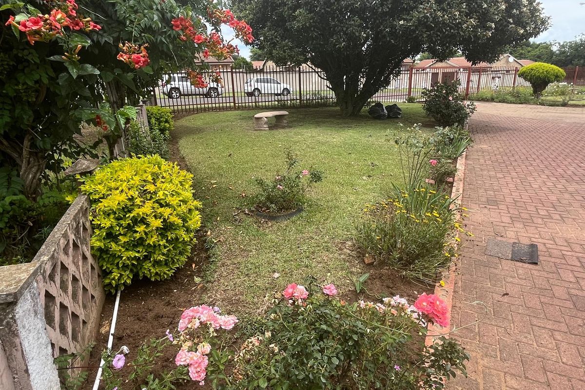 4 bedroom House For Sale in Dundee, KwaZulu Natal - Photo 3