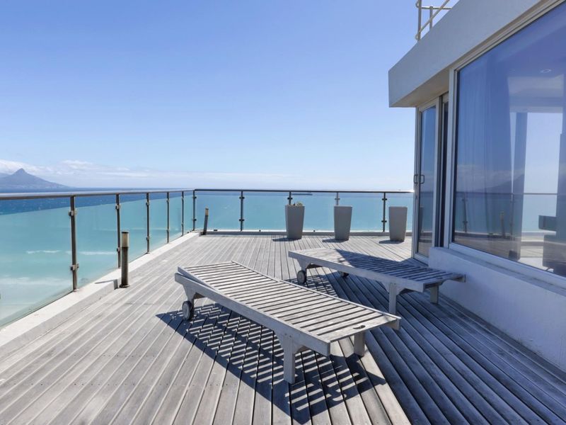 Exclusive Beachfront Penthouse Apartment - Photo 2