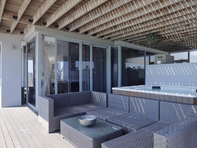 Exclusive Beachfront Penthouse Apartment - Photo 6