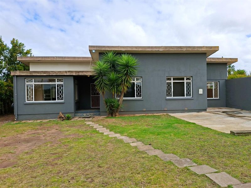 SOLD | Family Home on a Generous 1,606 m2 Plot - Photo 2