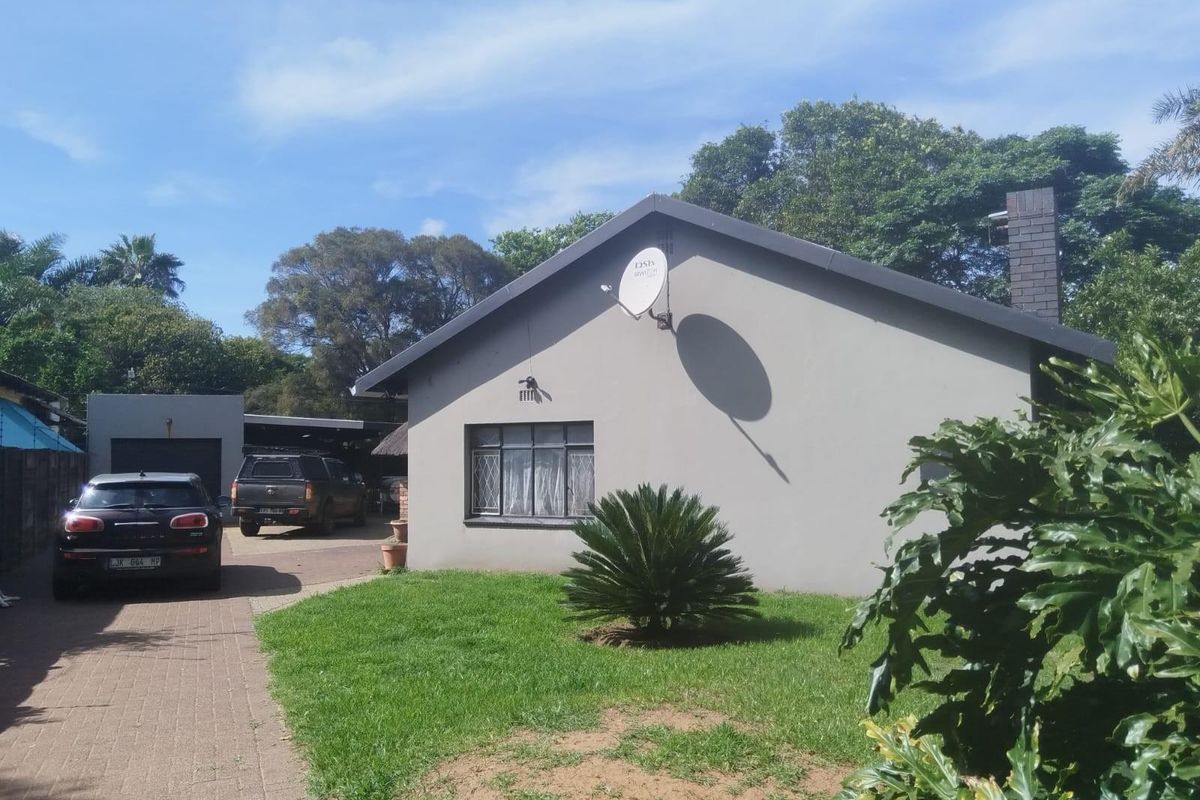 House For Sale in Witbank Ext 8, Witbank - Photo 2