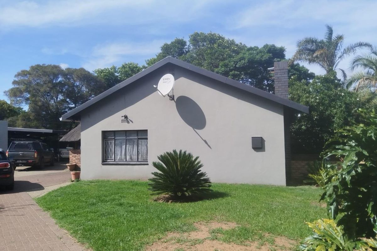 House For Sale in Witbank Ext 8, Witbank - Photo 3
