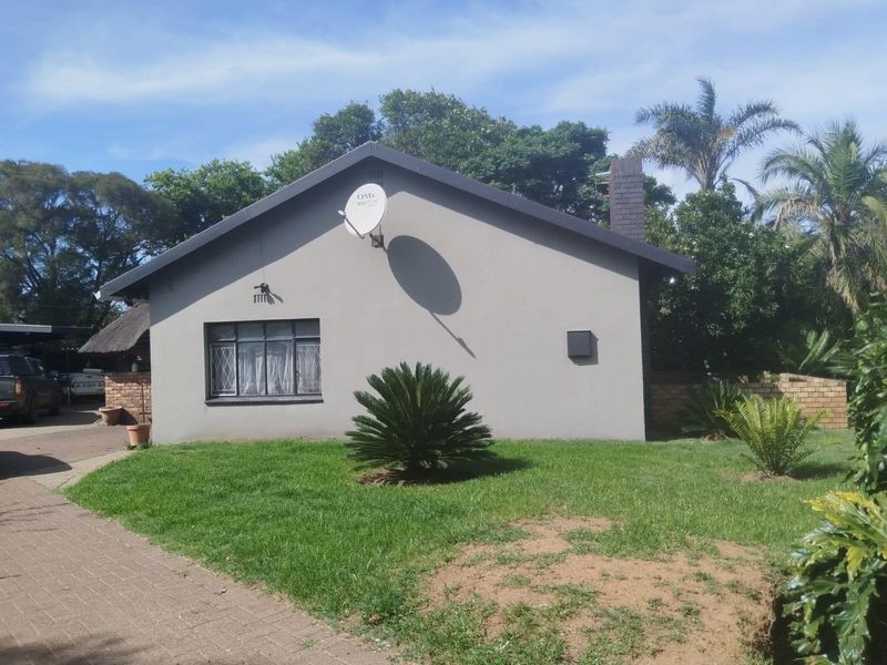 House For Sale in Witbank Ext 8, Witbank - Photo 4