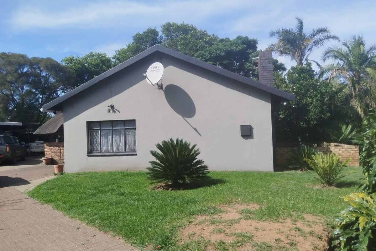 House For Sale in Witbank Ext 8, Witbank - Photo 4