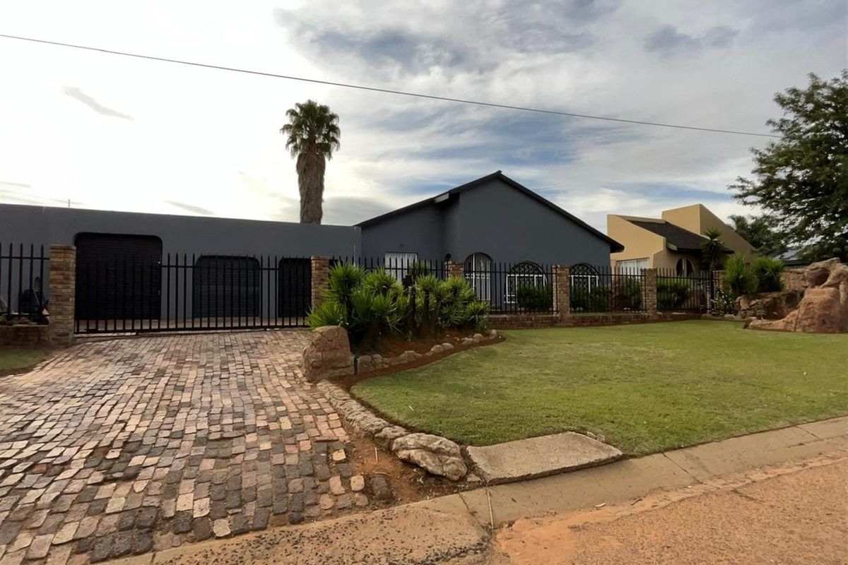 House For Sale in Del Judor Ext 2, Del Judor, Witbank - Photo 2