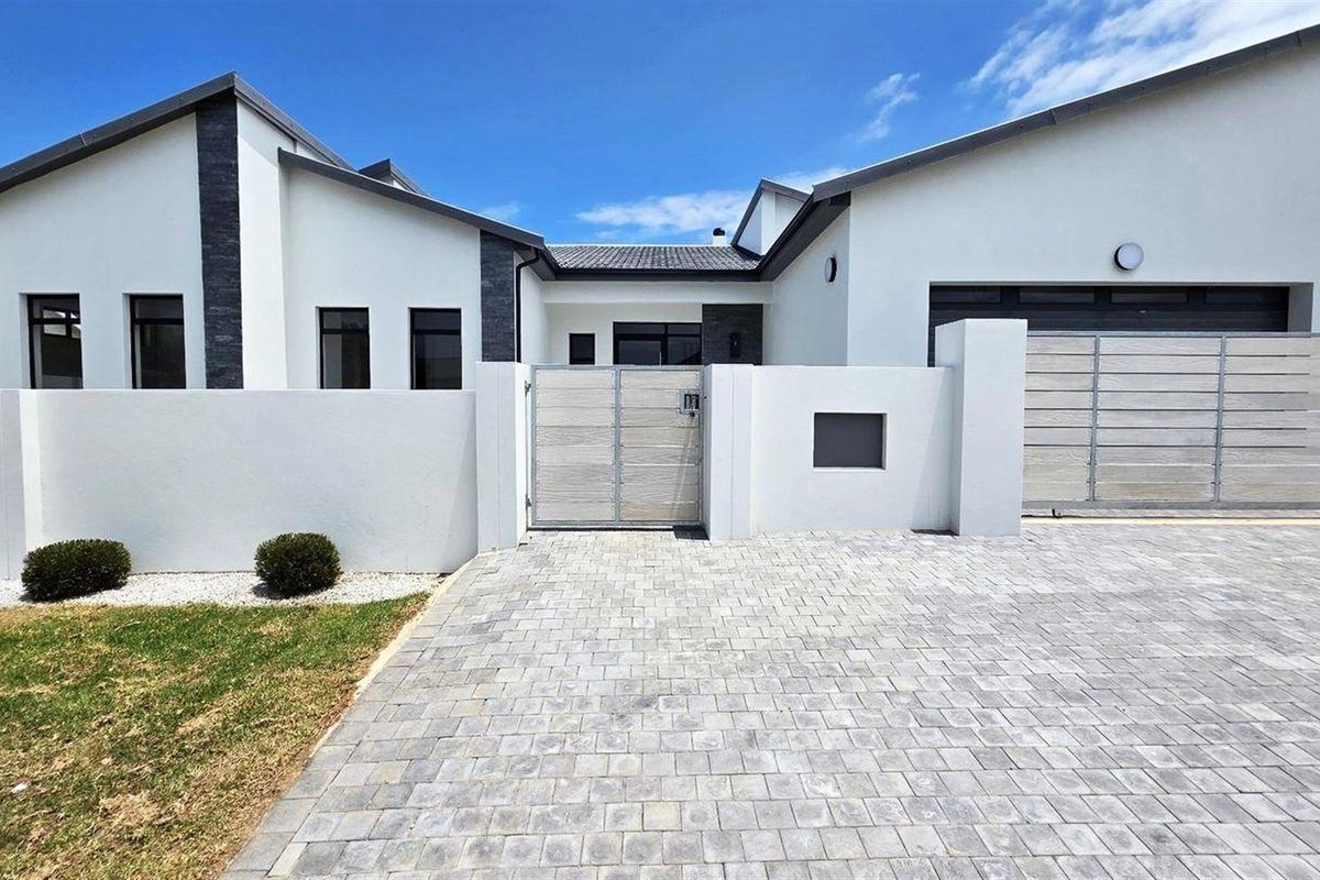 House For Sale in Fountains Estate, Jeffreys Bay - Photo 2