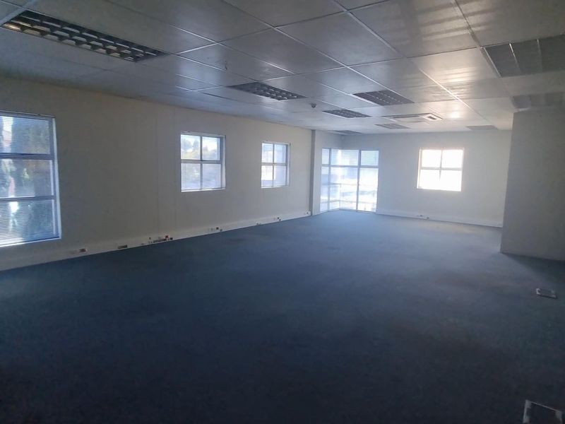 3100sqm Warehouse To Rent in Montague Gardens, Milnerton - Photo 10