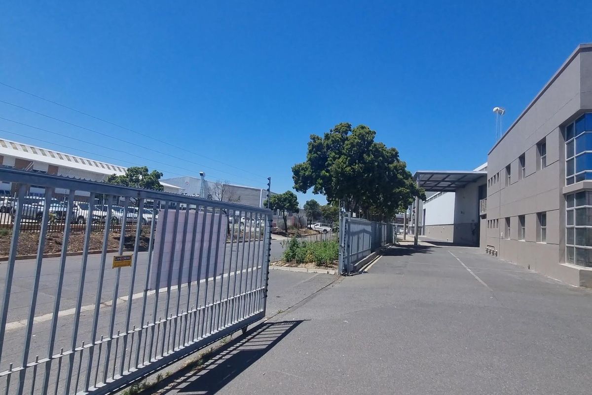 3100sqm Warehouse To Rent in Montague Gardens, Milnerton - Photo 3