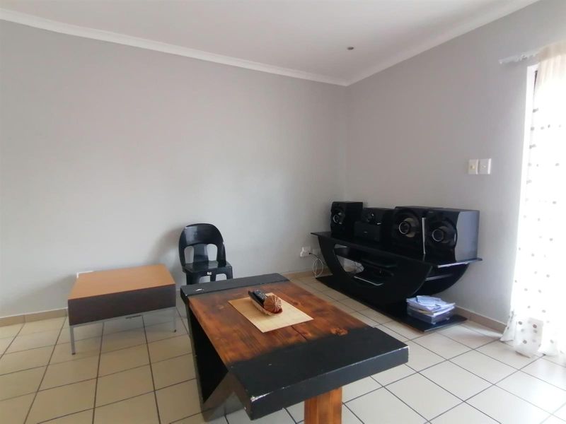 Margate. Townhouse in secure eco estate - Photo 5