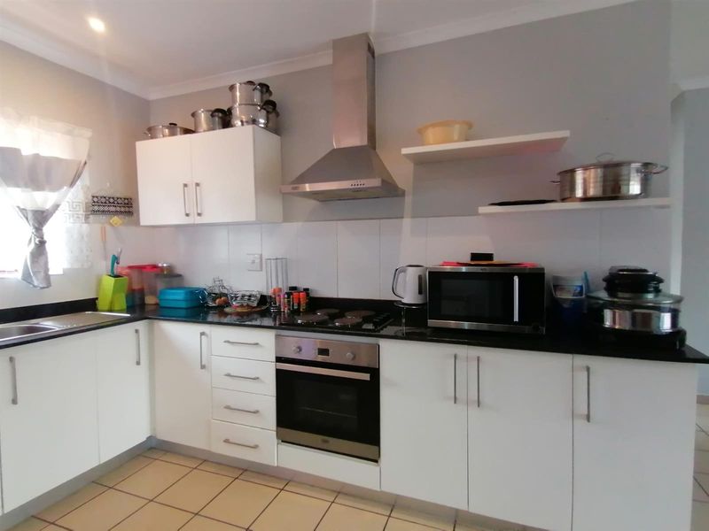 Margate. Townhouse in secure eco estate - Photo 9