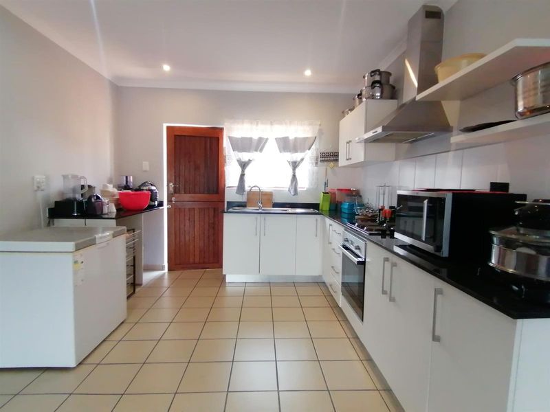 Margate. Townhouse in secure eco estate - Photo 8