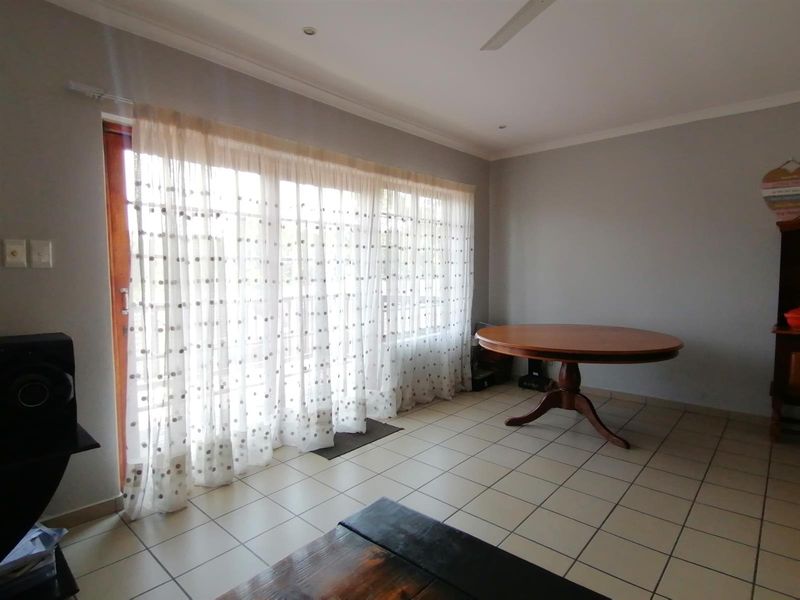 Margate. Townhouse in secure eco estate - Photo 6