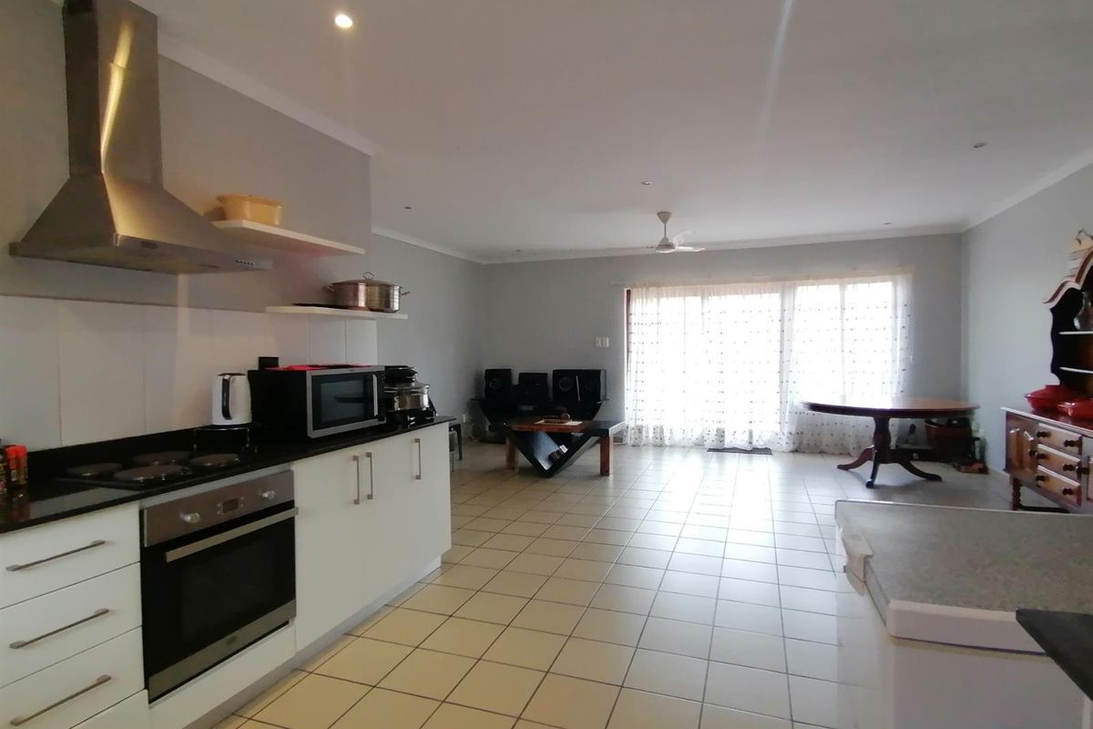 Margate. Townhouse in secure eco estate - Photo 4