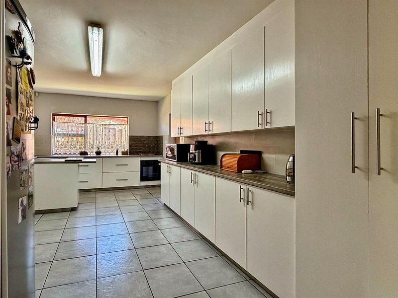 Elegant Family Living in Winterhoek Park | Listed by Danté Koen, eXp Realty - Photo 9