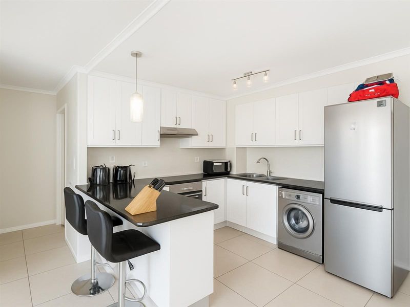 2 Bedroom En Suite Luxury Apartment | Elevated Living with Uninterrupted Table Mountain View - Photo 10