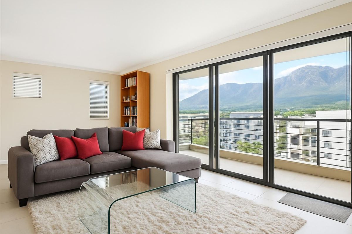 2 Bedroom En Suite Luxury Apartment | Elevated Living with Uninterrupted Table Mountain View - Photo 2