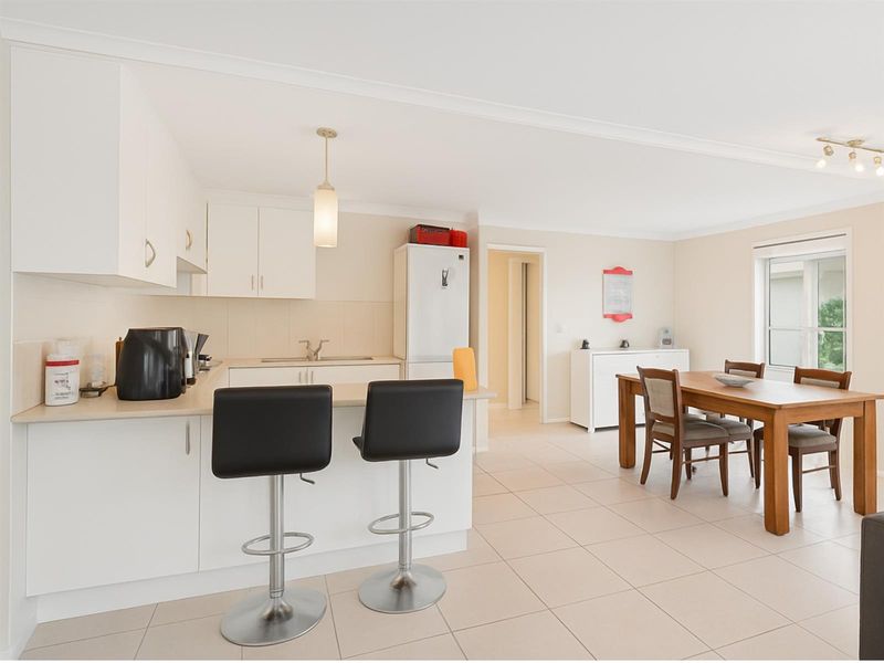 2 Bedroom En Suite Luxury Apartment | Elevated Living with Uninterrupted Table Mountain View - Photo 3