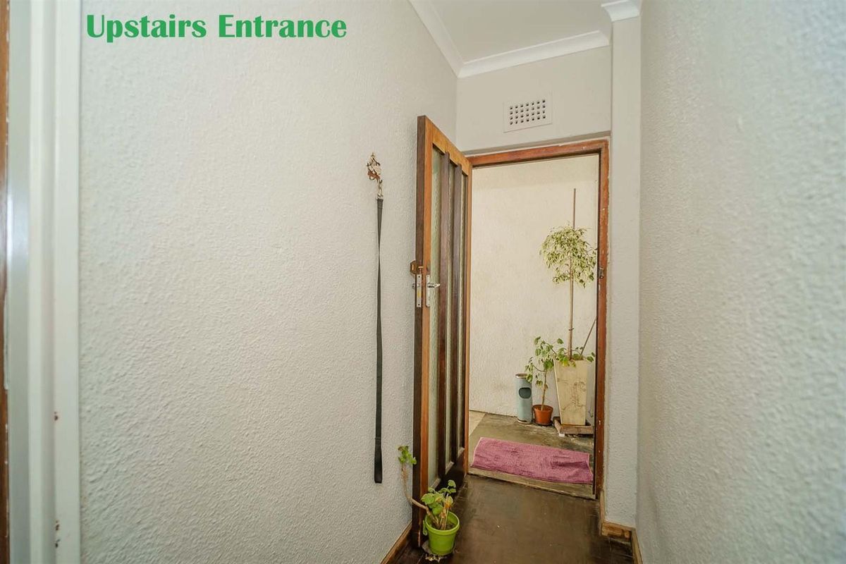 Genuine Dual-Living double story with ample parking in Muizenberg - Photo 3