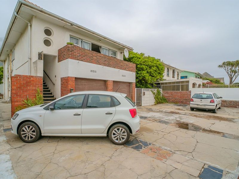 Genuine Dual-Living double story with ample parking in Muizenberg - Photo 2
