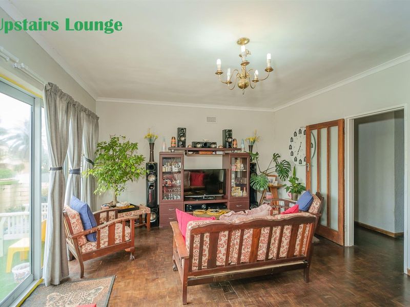 Genuine Dual-Living double story with ample parking in Muizenberg - Photo 4
