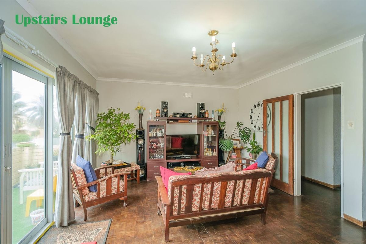Genuine Dual-Living double story with ample parking in Muizenberg - Photo 4