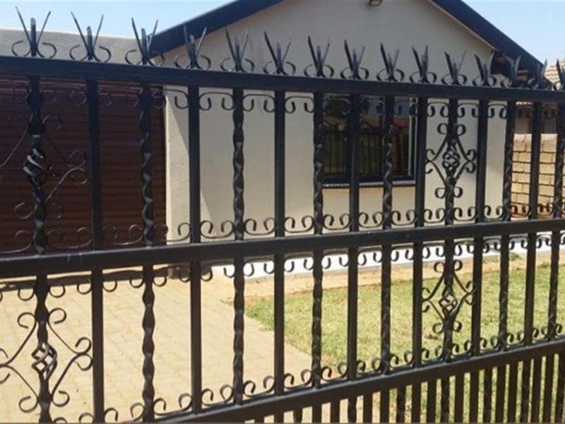 House For Sale in Protea Glen, Soweto - Photo 4