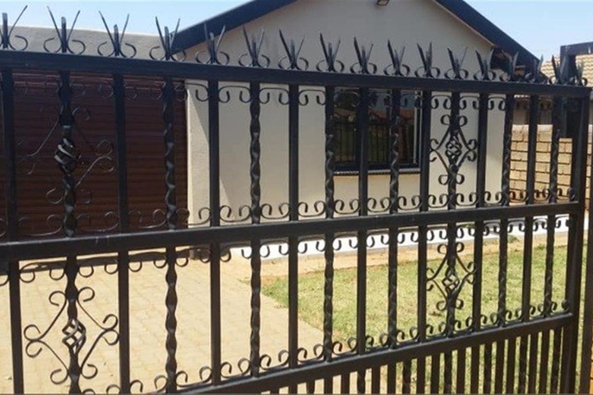 House For Sale in Protea Glen, Soweto - Photo 4