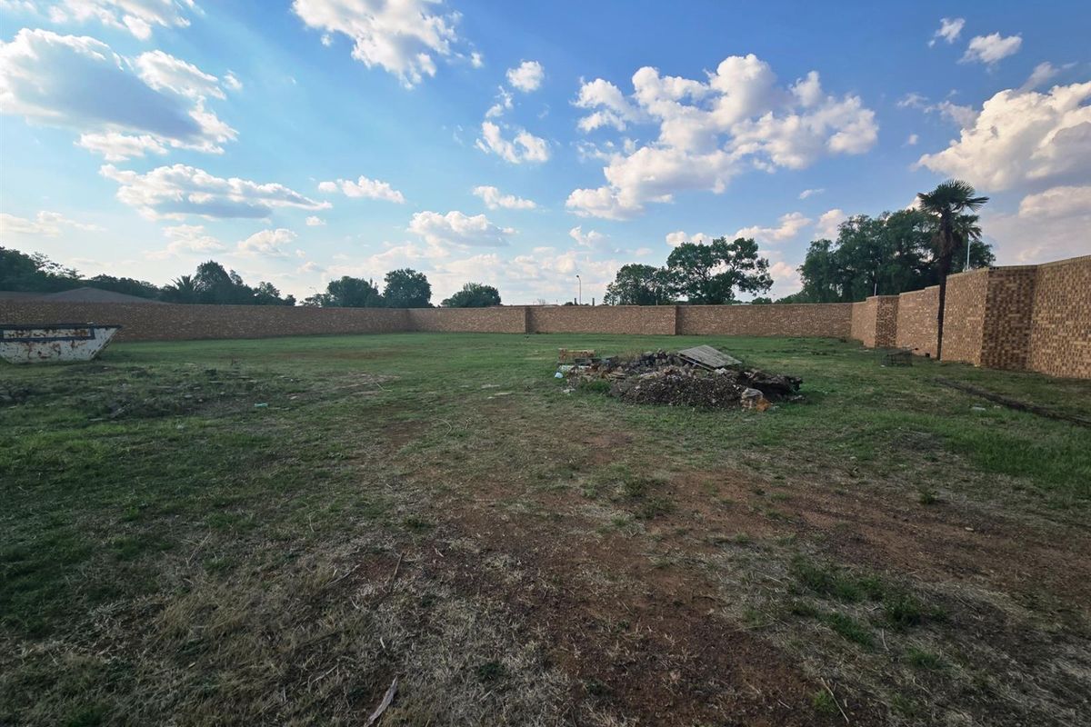 Prime Development Opportunity - Large Fully Walled Stand with Endless Potential - Photo 5